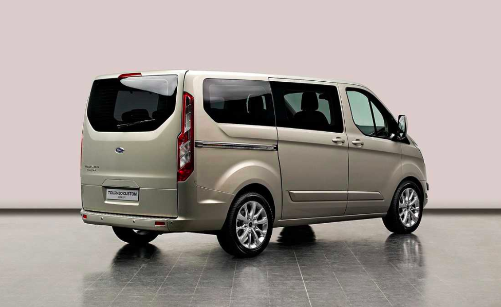 宽阔自在新天地 福特tourneo custom多功能车款