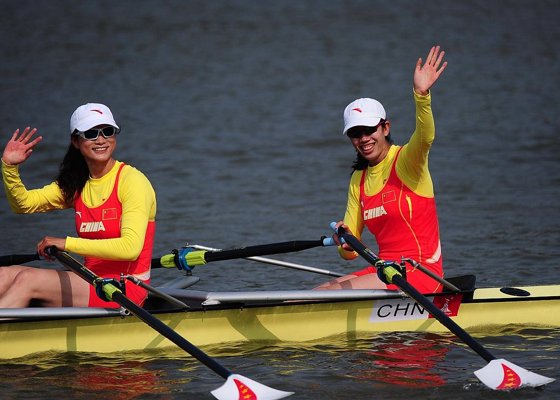 在9月24日的杭州第十九届亚运会赛艇女子轻量级双人双桨决赛中,中国的