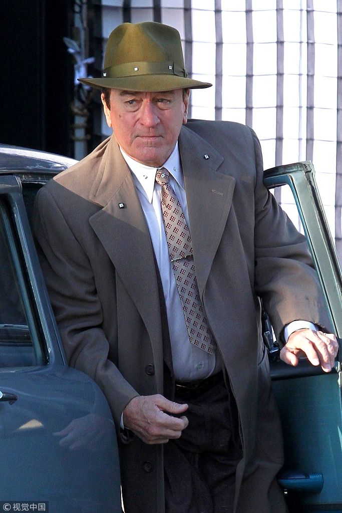 老戏骨德尼罗拍摄新片《爱尔兰人》礼帽 风衣扮大佬不怒自威