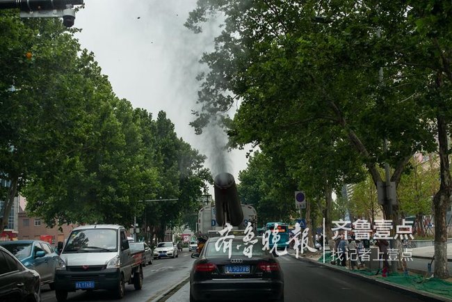 今视角|济南道路"高炮"喷雾降尘