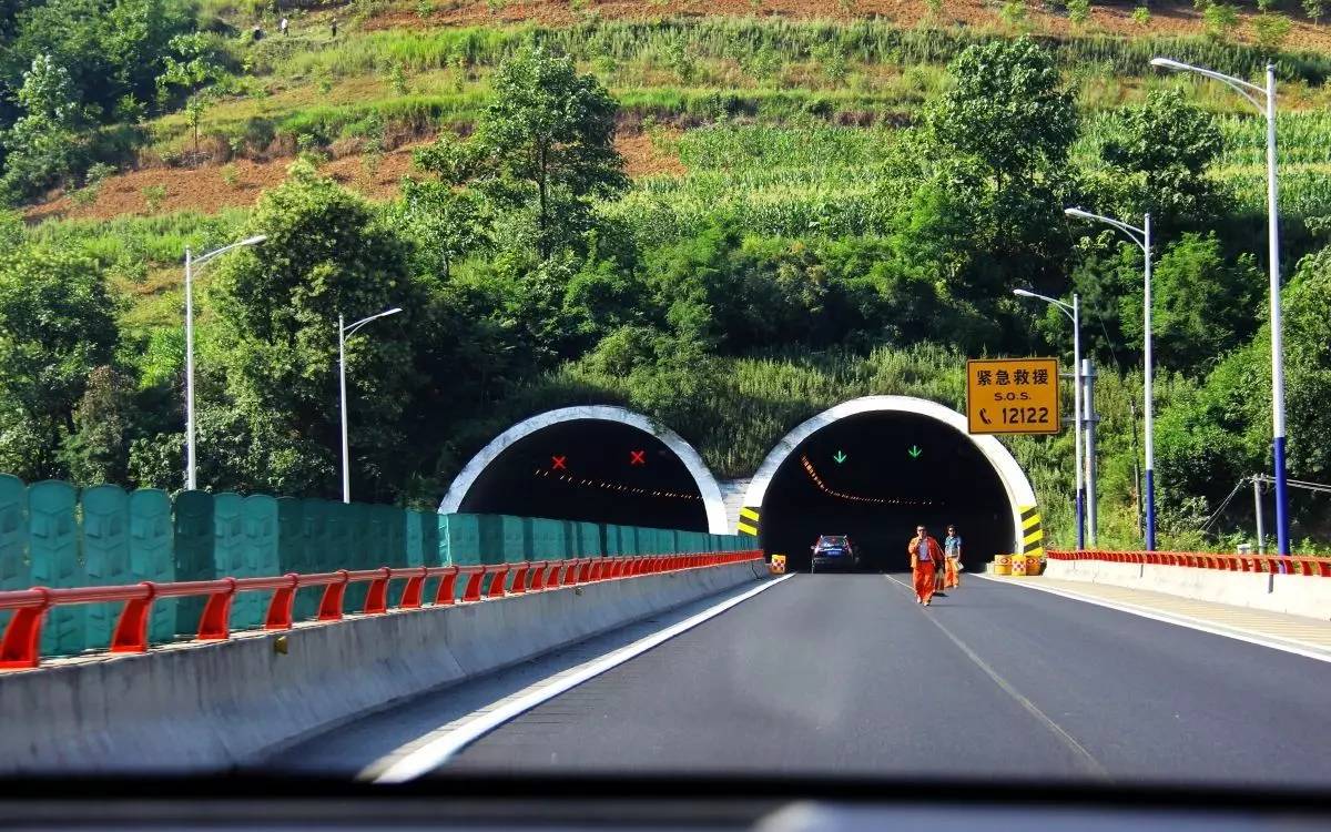 京昆高速秦岭隧道图片