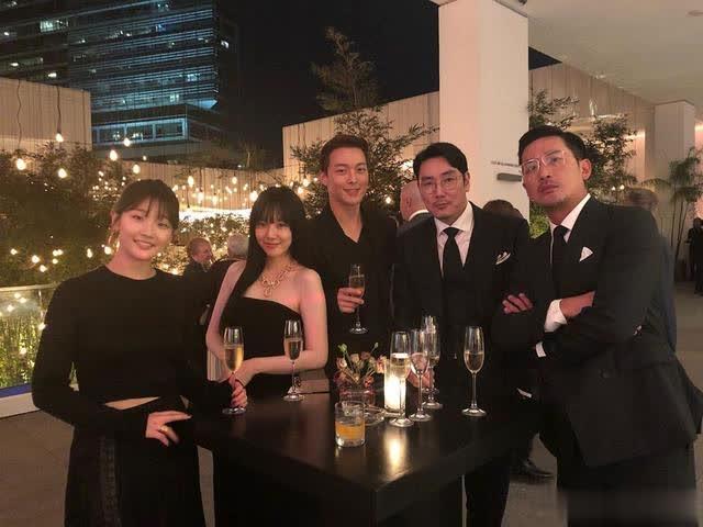 林秀晶sns公开与圈内友人合照 with河正宇&赵震雄&张基龙&朴素丹标题