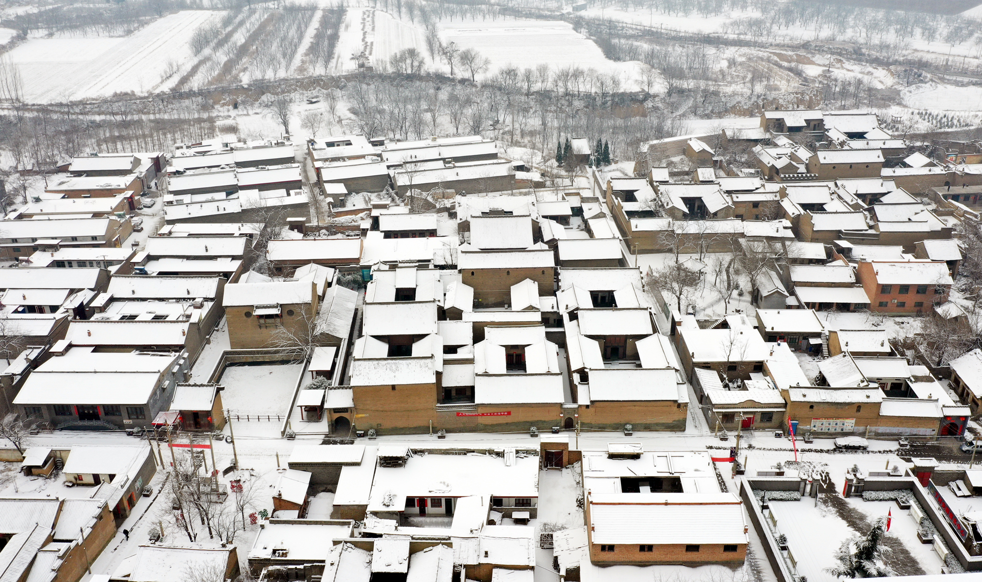 山西襄汾:航拍雪后丁村 宛如童话般世界