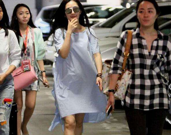 王琦"巨肚"待产,孕肚比谢娜还大,网友:这是生双胞胎的节奏啊