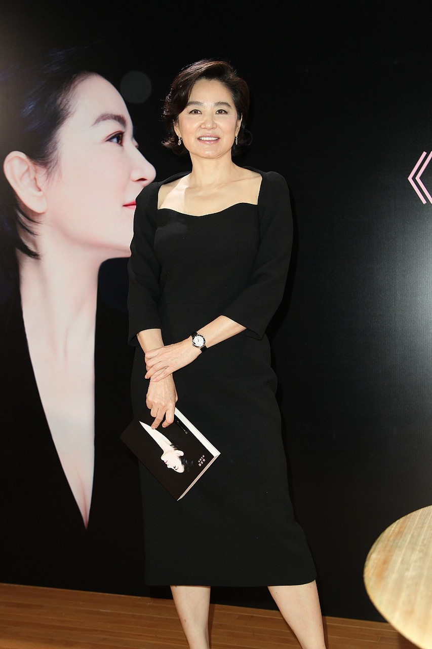 林青霞就是那种一生好命的,带着一些旧时代特色的娇气,优渥,雍容,富贵