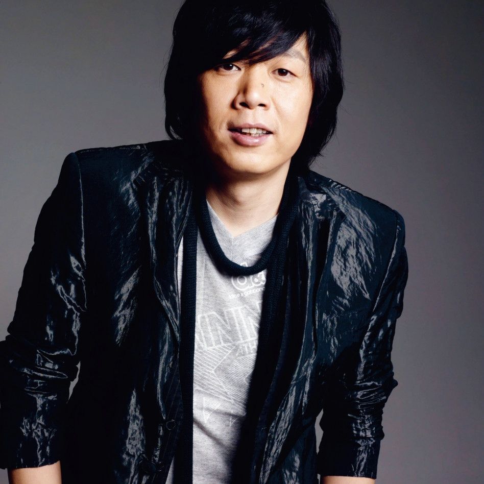 还记得《同桌的你》老狼吗?坐地铁戴墨镜,却被网友调侃像算命