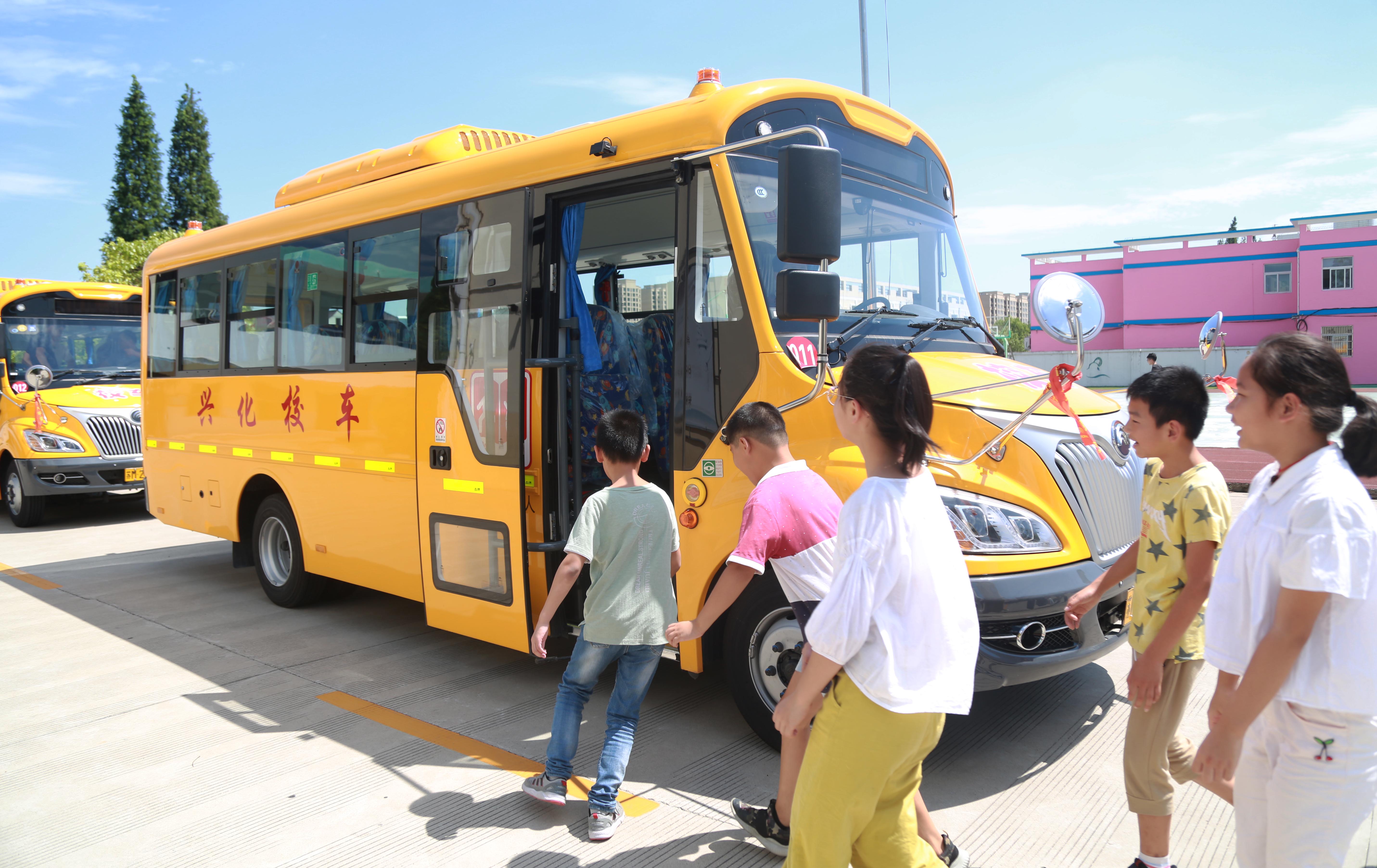 江苏兴化:"智慧校车"服务学生(1)