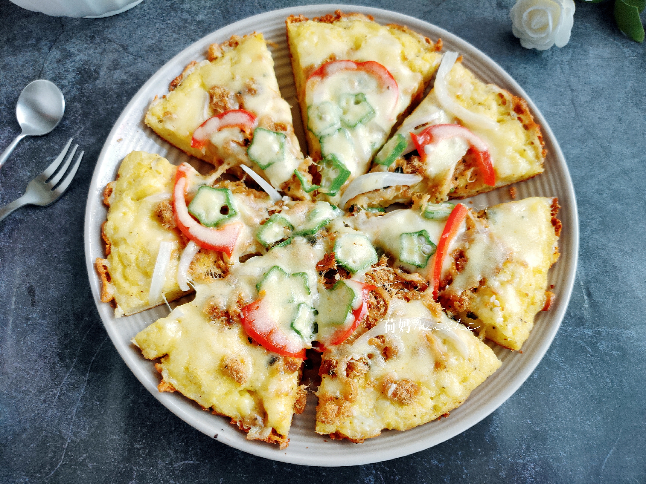 1个馒头,3个鸡蛋做一份中式披萨,花钱不多却营养,当早餐真省事