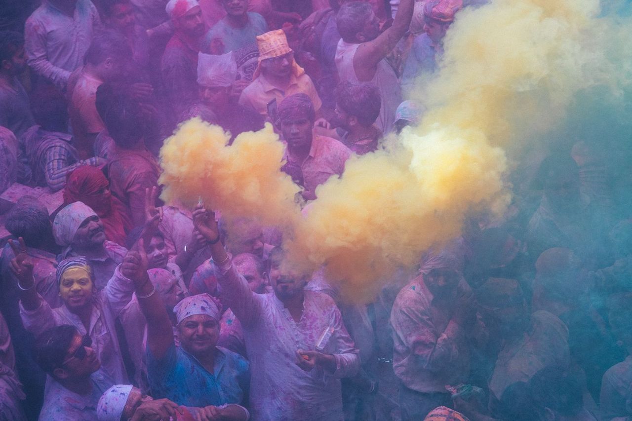 还记得火遍全网的婆罗门小姐姐吗?下一个洒红节还想遇见她