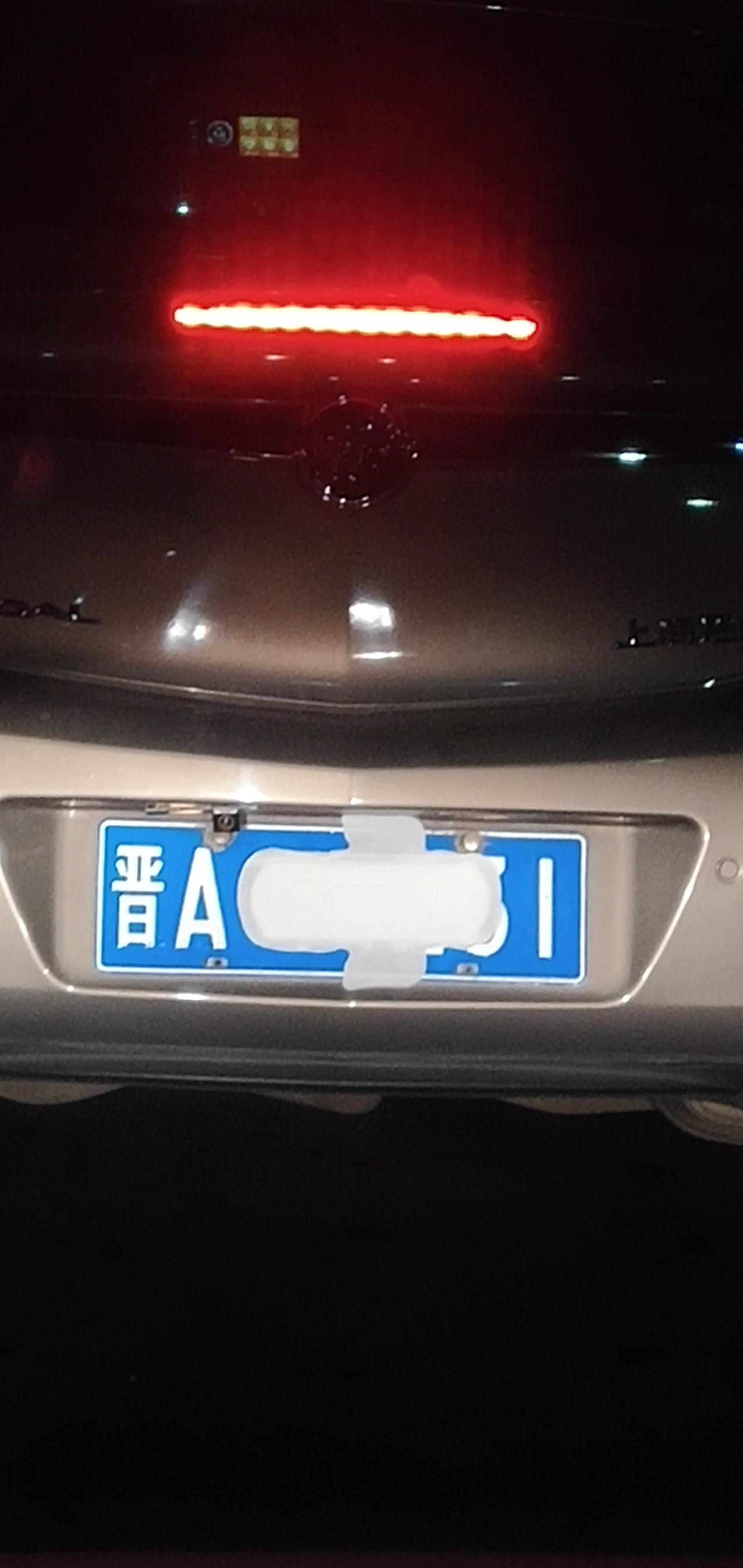 限行日:忻州街头一晋a牌照轿车"带护垫"上路