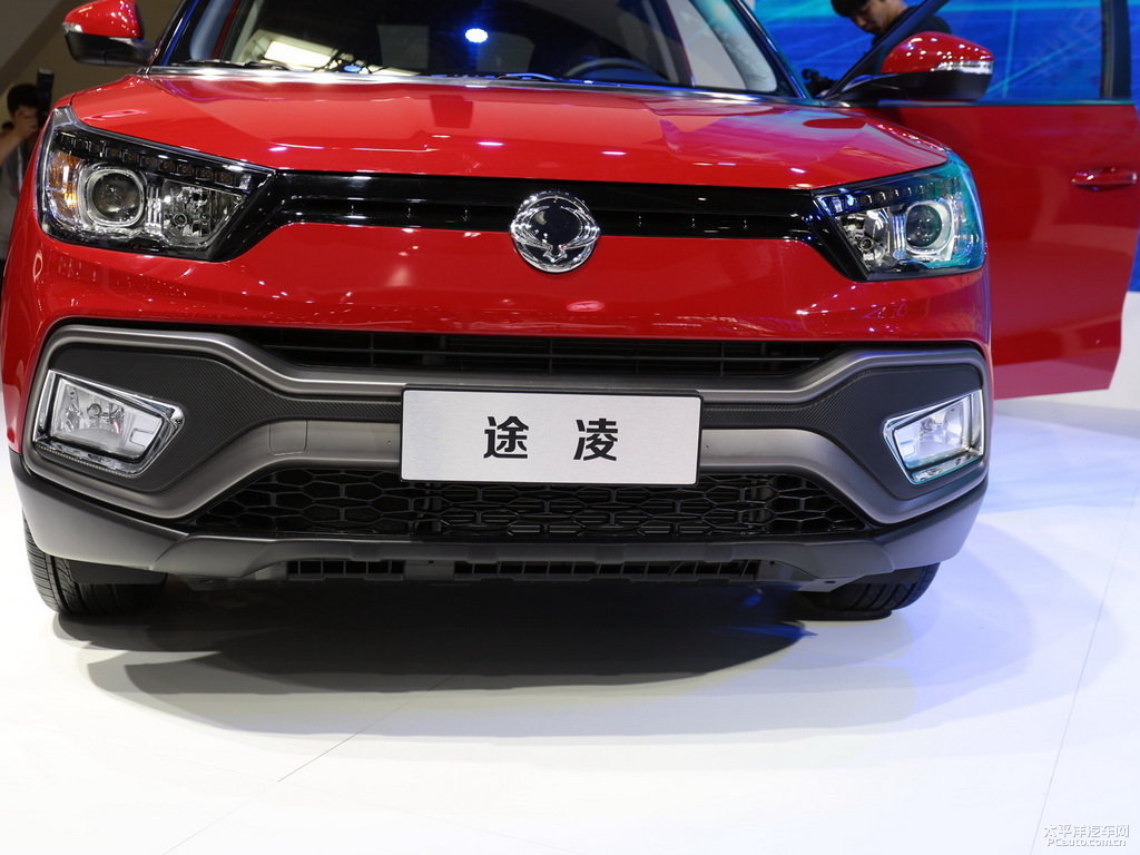 从图片上看这款途凌,这款车有着流畅的线条,大气的外观,很适合年轻人