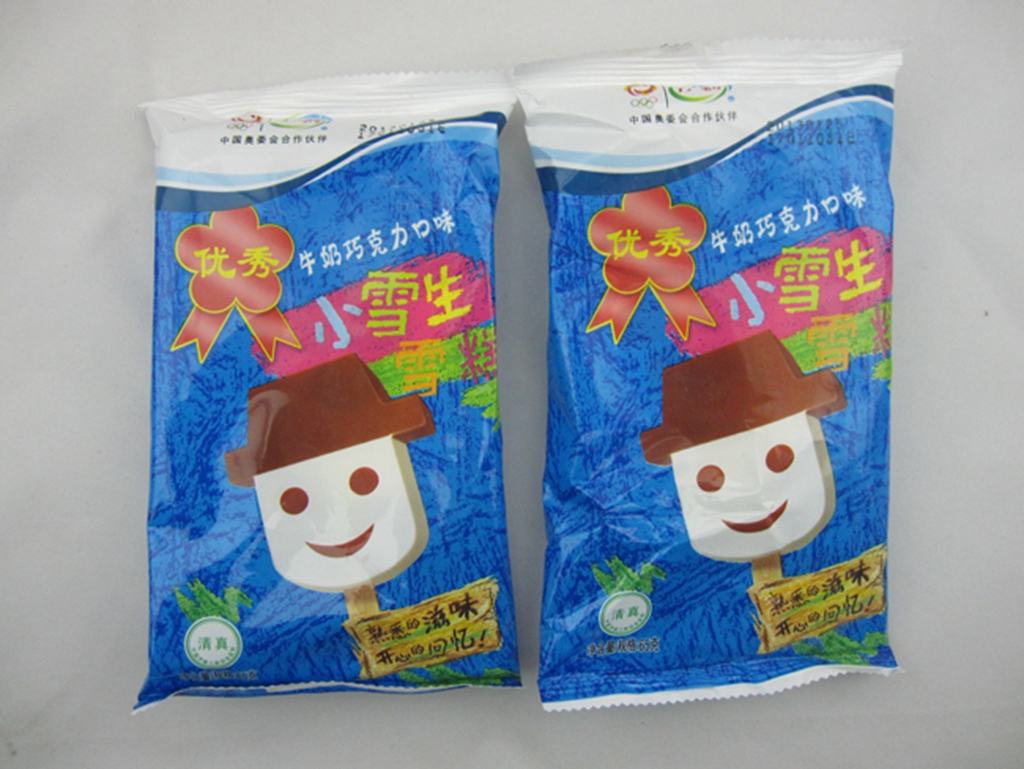 小学生:俗称小雪人,上面的帽子,眼睛和嘴巴都是巧克力味道的,剩余白色