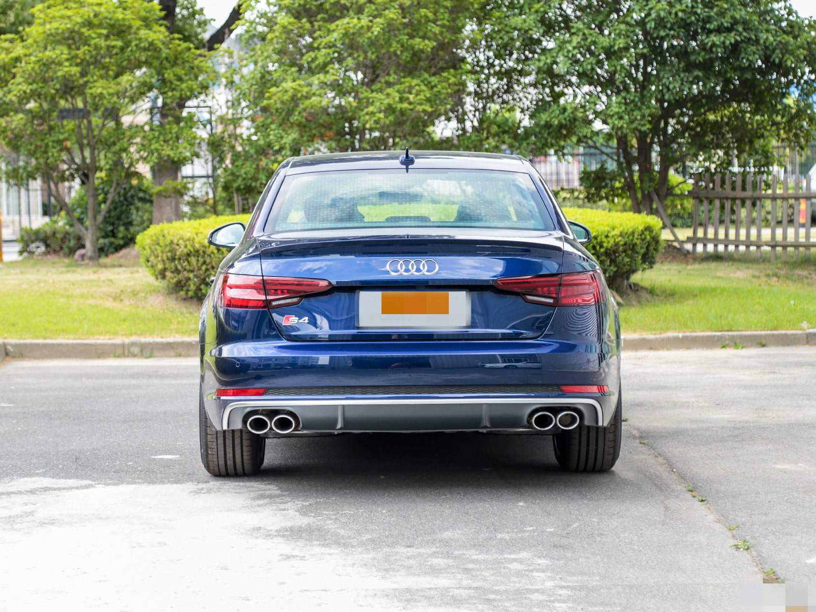 带你了解奥迪s4的霸气外观