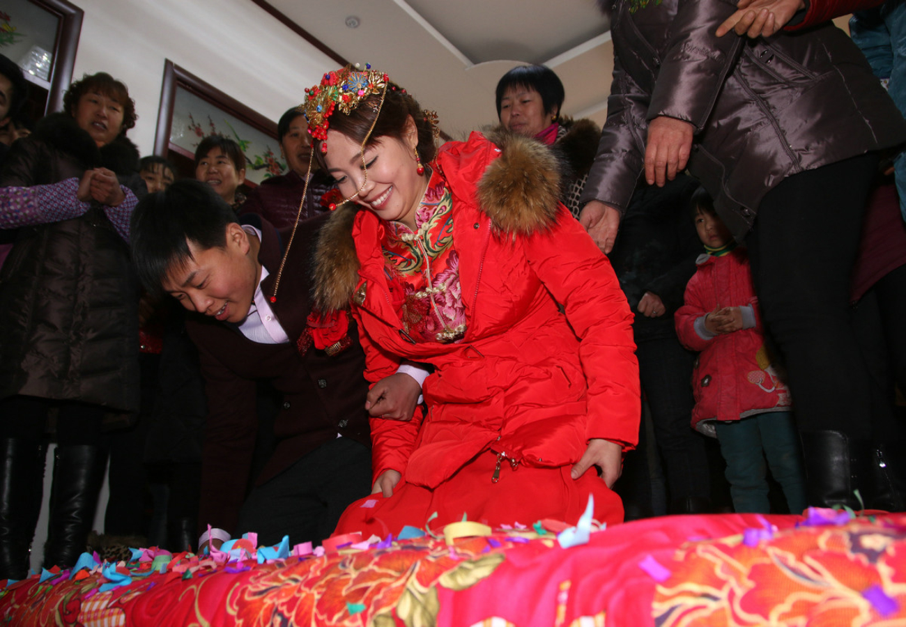妻子老家是农村的,婚礼能不能不办了?