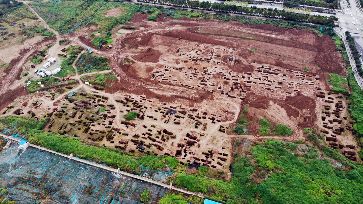 西安宜家工地挖出古墓群,数百墓坑聚集!市民:太正常