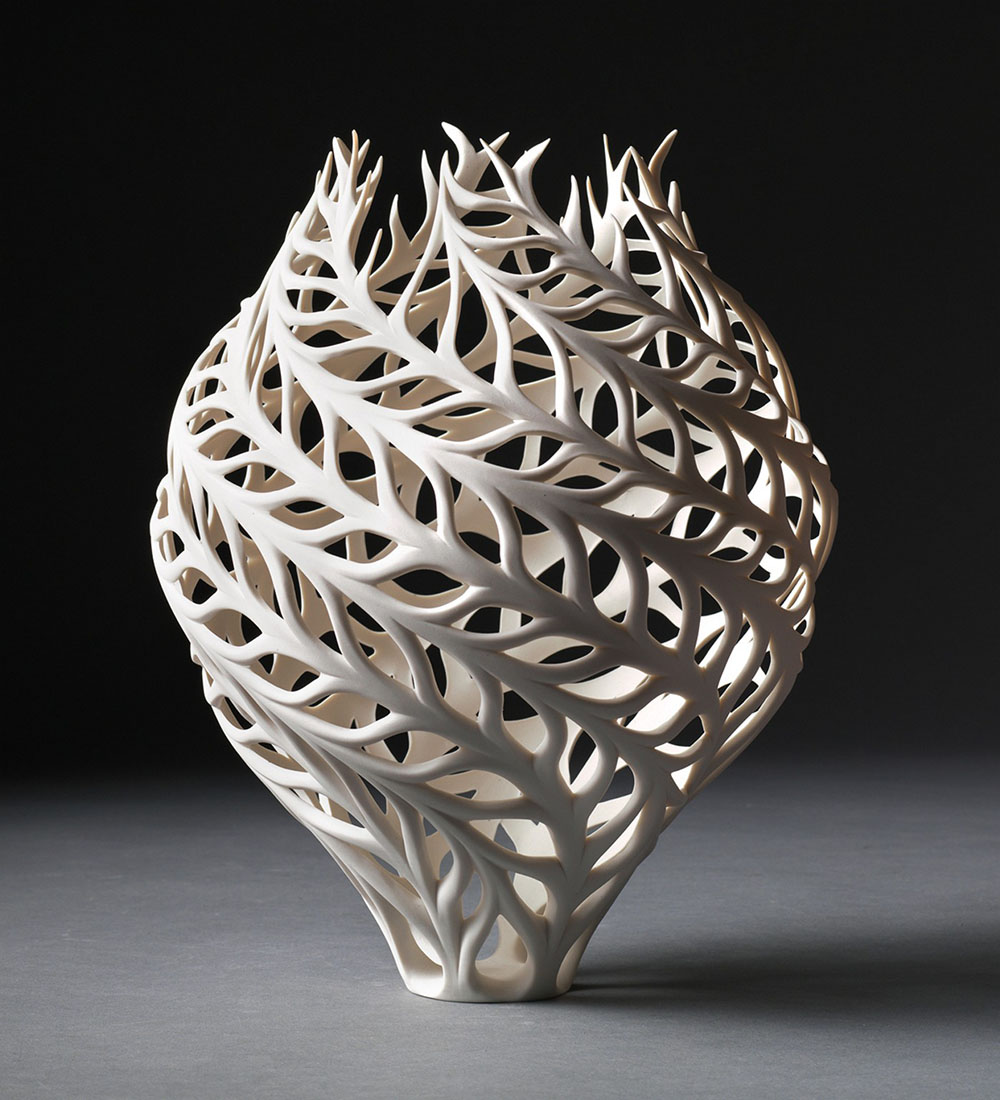 抽象造型的绽放瓷器器皿 转载自百家号作者:卓琢匠