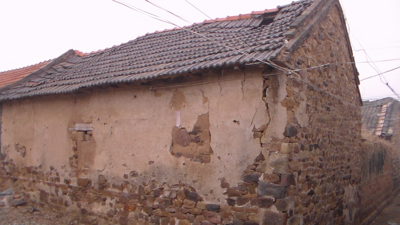 农村危房进行拆除,宅基地还会属于户主吗?