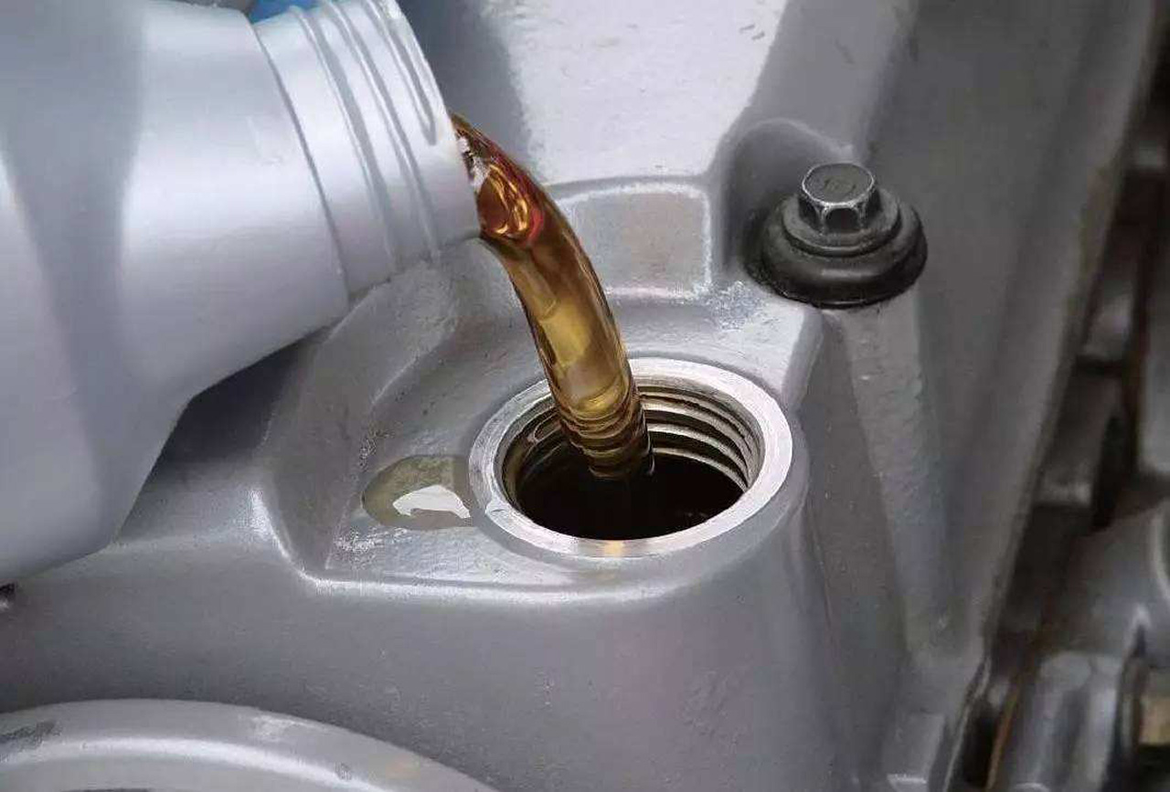 汽车发动机如何保养?定期更换机油和机油滤清器很重要,不妨一看