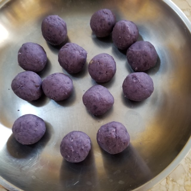 紫薯西米水晶包,qq的外皮,香软的内馅,太好吃了