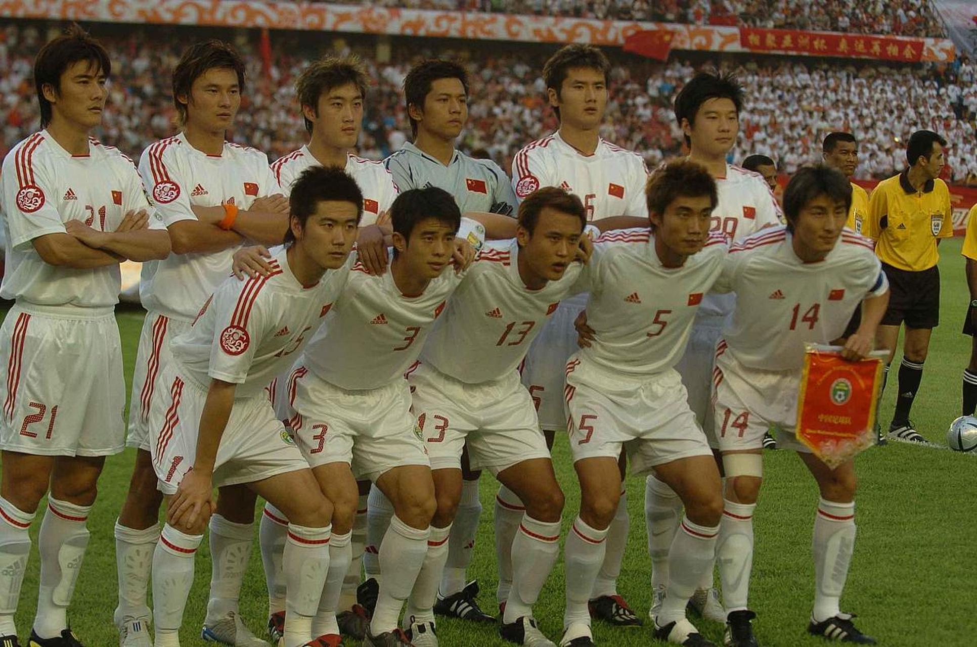 同国足球员喝酒 预测中国队2002世界杯小组出线