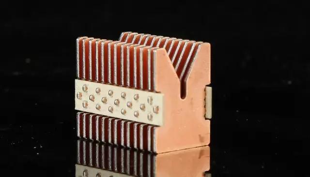 abb的这款断路器灭弧栅片数增加至13片,比常规的9片要多几片,而且灭弧