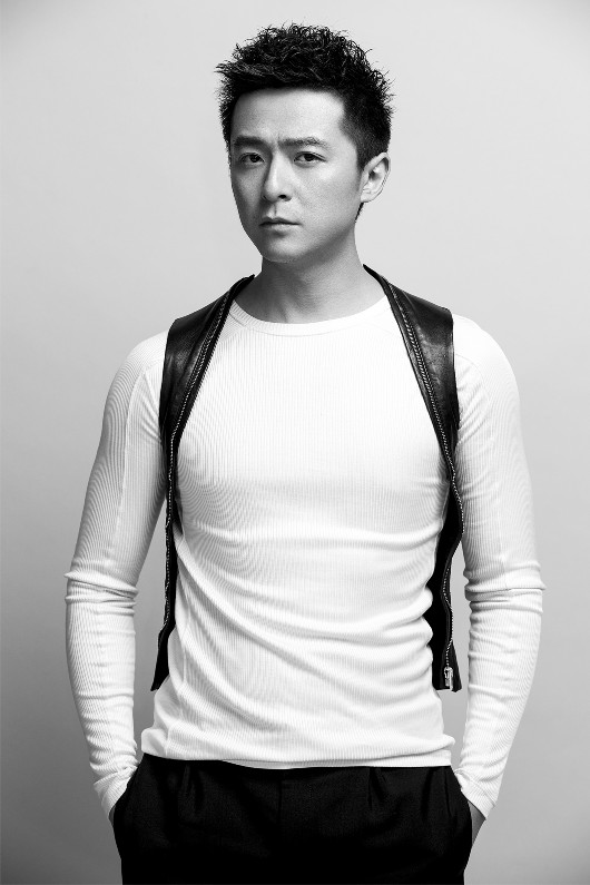 朱雨辰跟这个女朋友在一起很久了,之前不说可能也是怕他妈妈知道