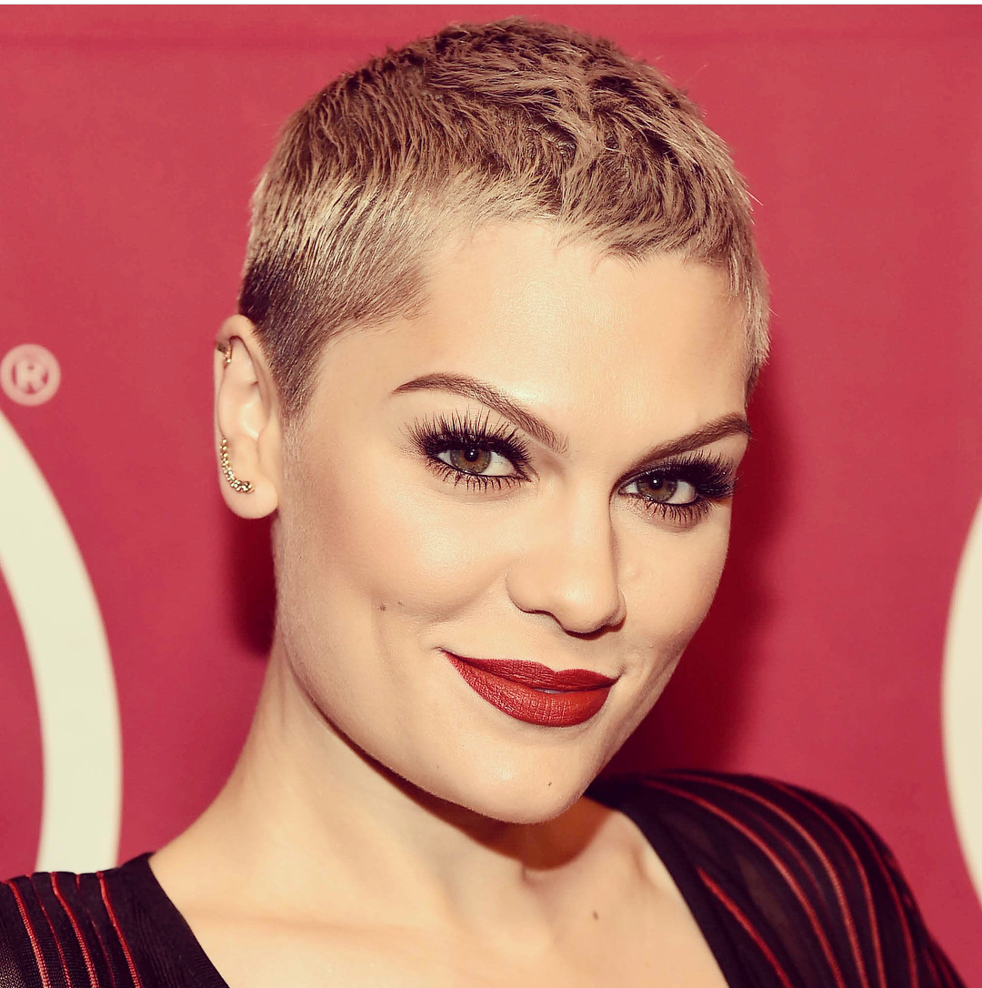 jessie j结石姐大胆秀光头造型,网友:有颜任性,只有你能hold住!