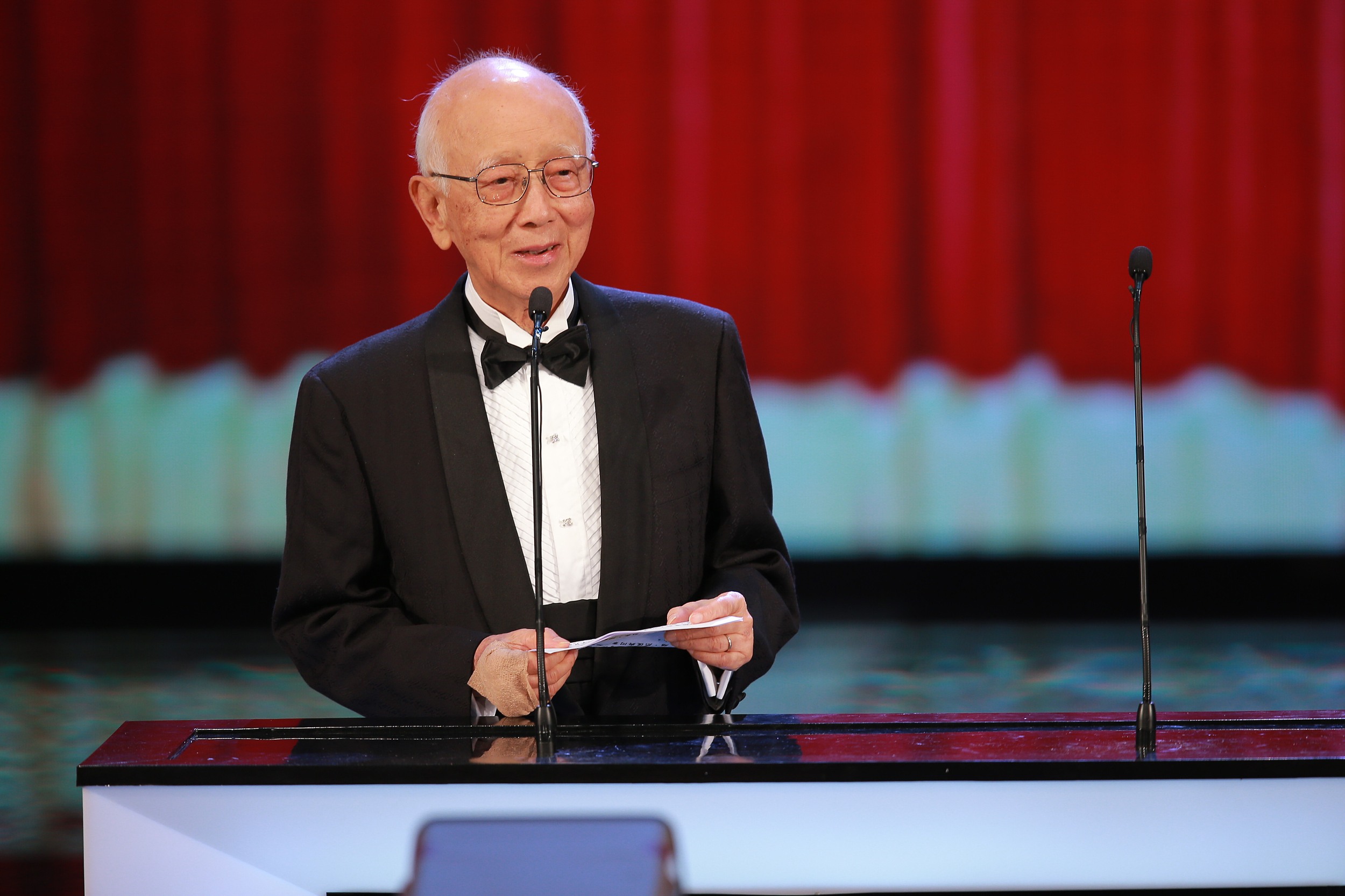 邹文怀:香港电影黄金时代的见证者