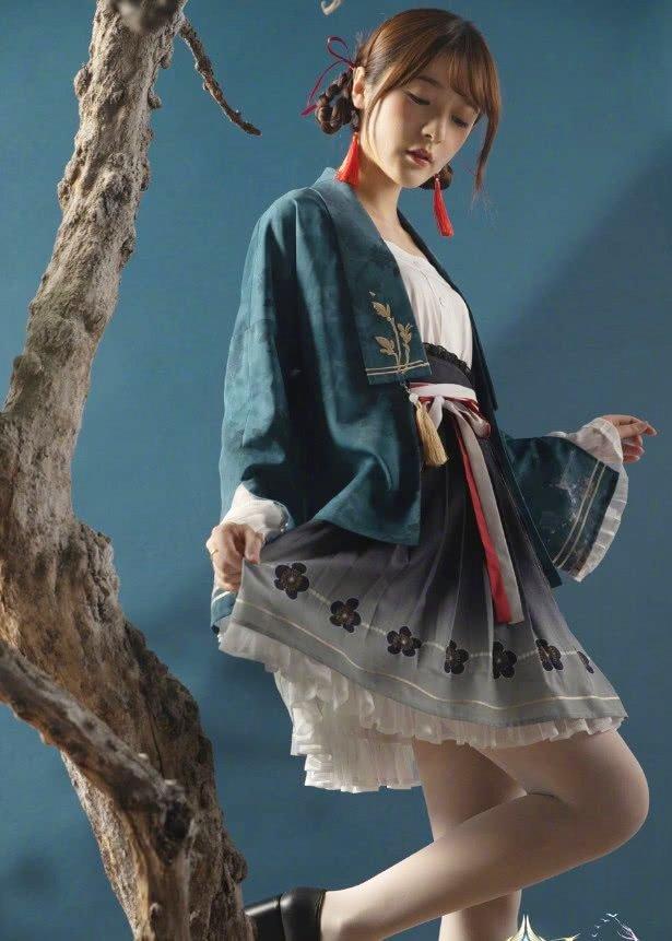 古风少女徐娇穿古装衣服,实力上演古典美,意境如画