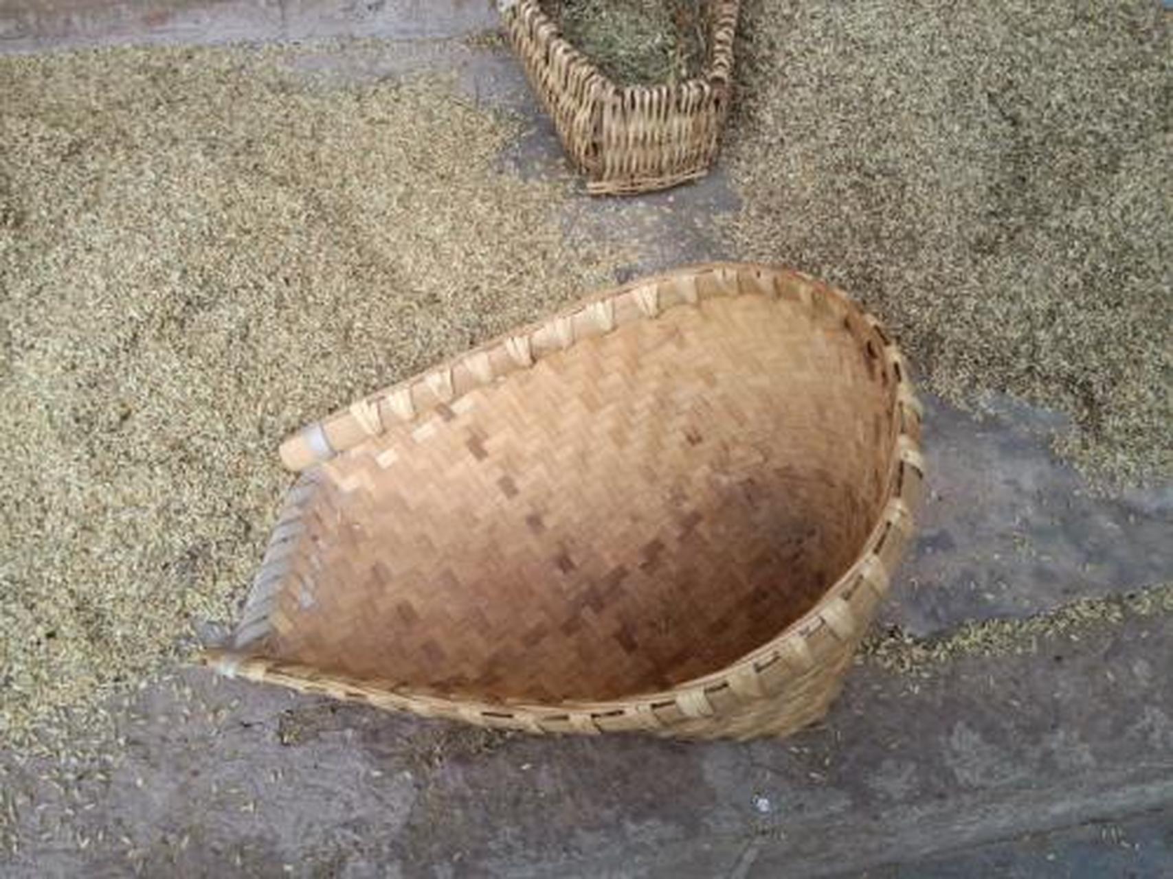 晒晒老物件#撮箕是一个汉语词汇,拼音是cuō jī