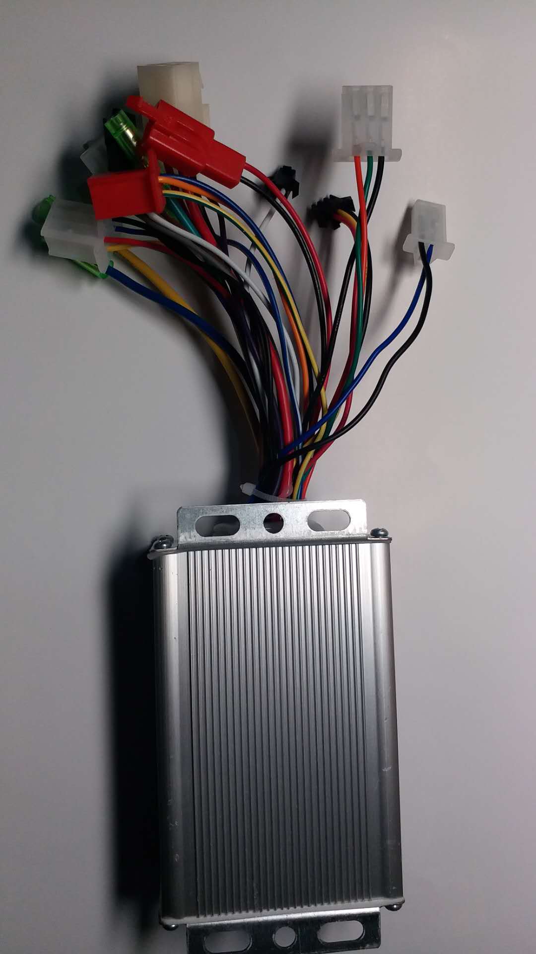 电动车电量显示表有电,喇叭 转向 大灯都正常,就是不能走车启动.