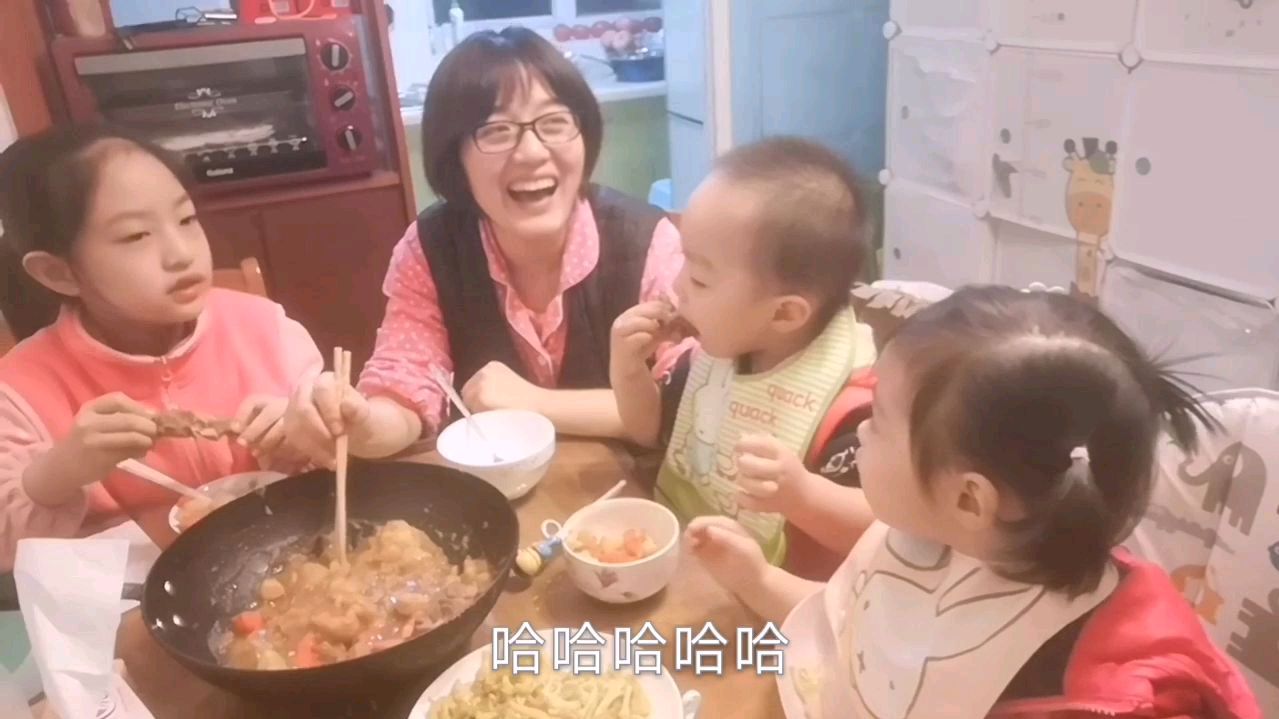 全职宝妈带仨娃,每天辅导功课,做饭,一天忙到停不下来