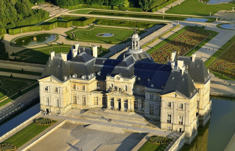 沃勒维孔特城堡,他打算以此将他原有的住宅改建成一座漂亮的府邸.