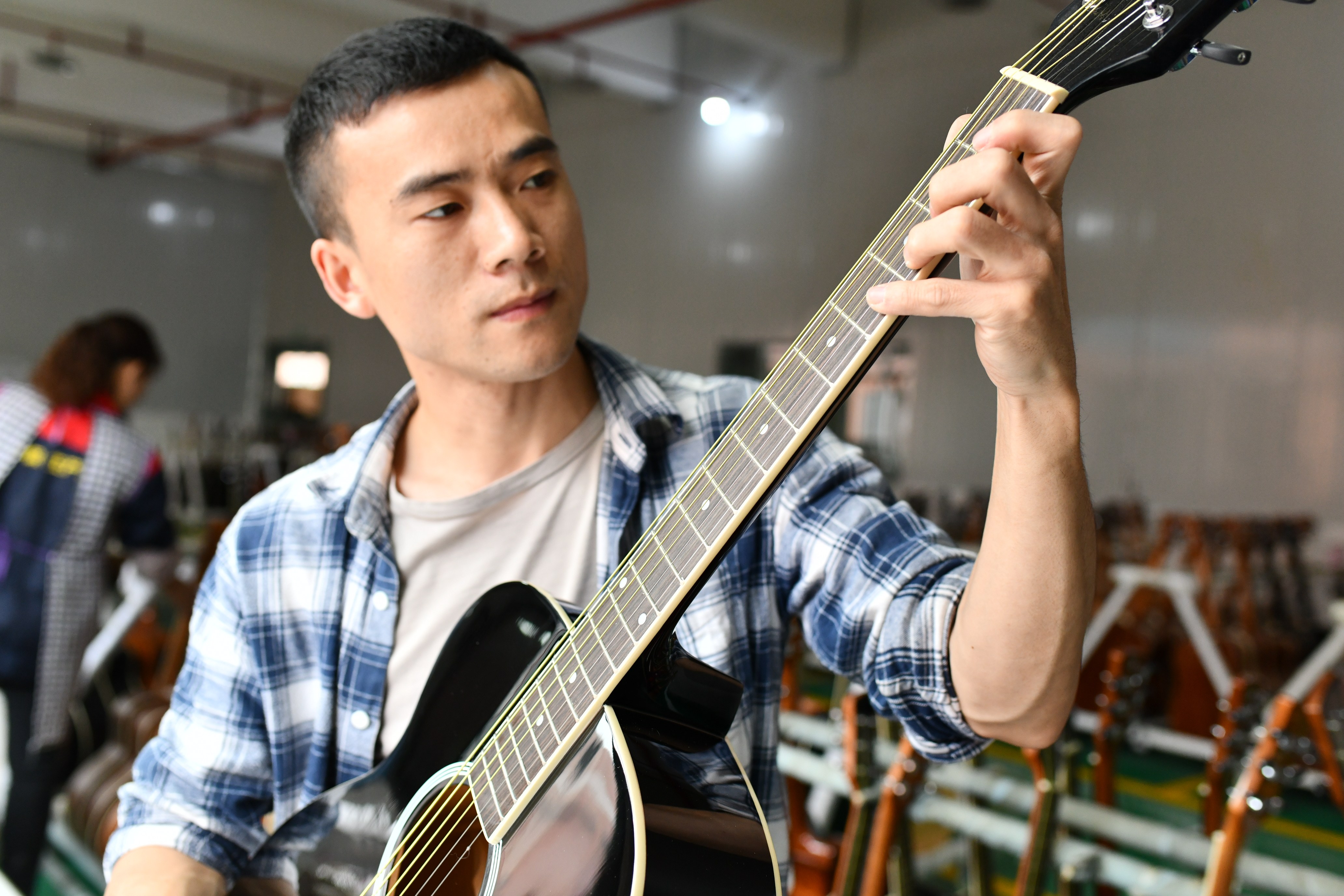 贵州正安:吉他声响飘海外