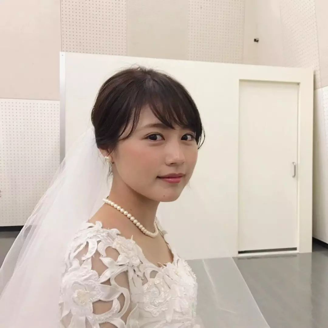 有村架纯全新发型蓬松卷发摆脱大脸,修出精致小脸