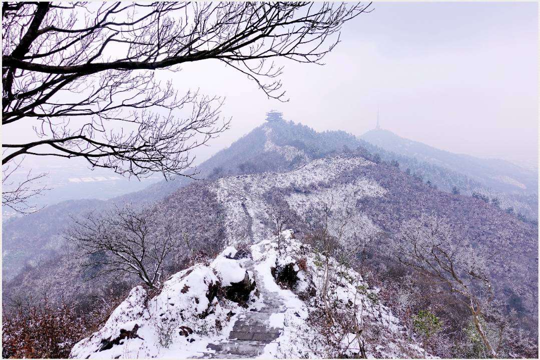 宣城敬亭山五峰雪景