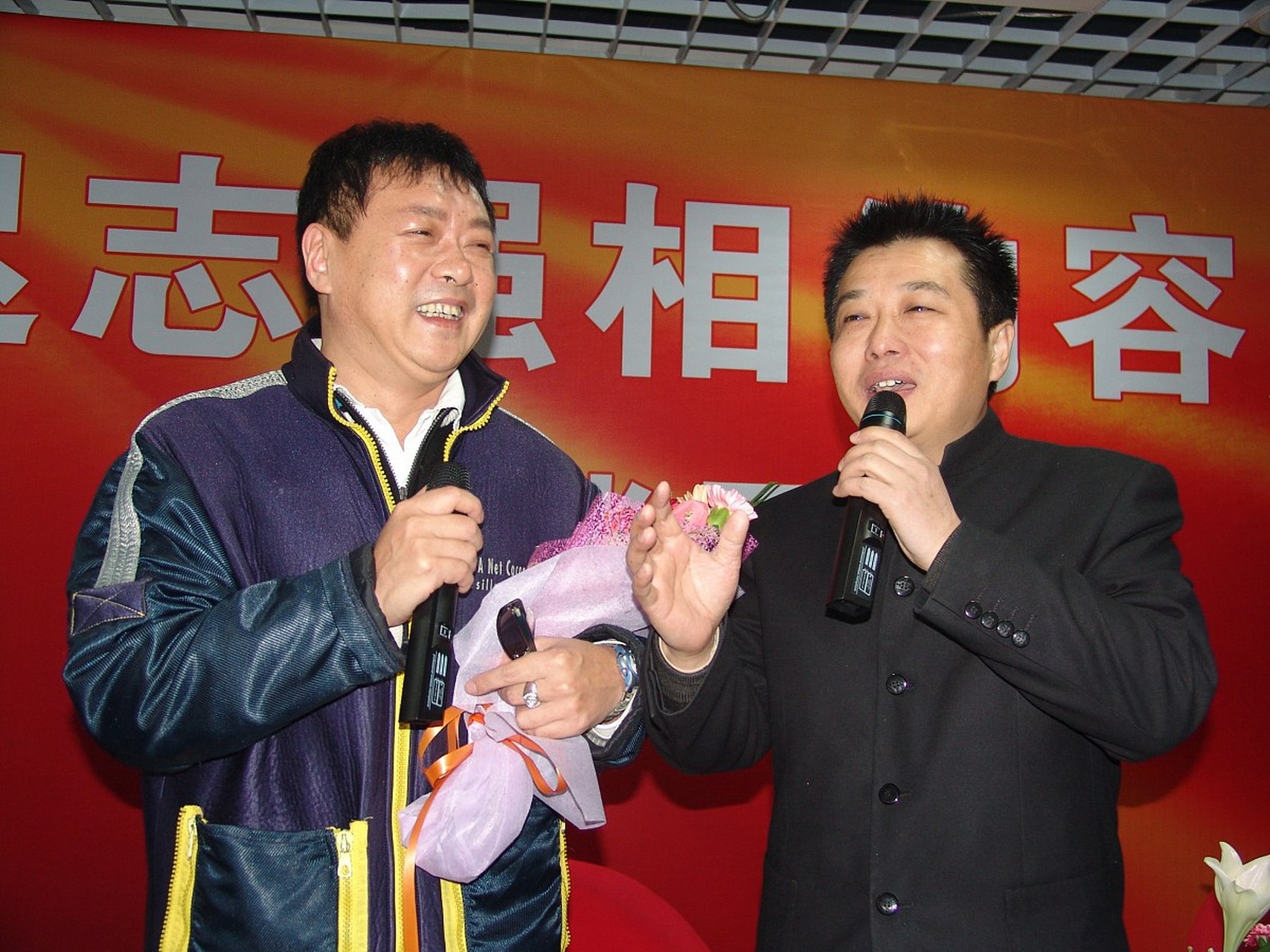 那年,迟志强到南京演出,偶遇老朋友刘晓庆,两人推杯换盏,喝得开心.