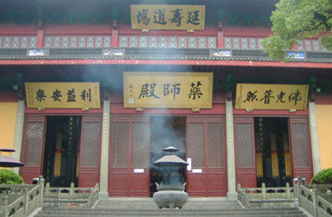 灵隐寺内一副对联,短短14字便写尽一生,点醒多少世人!