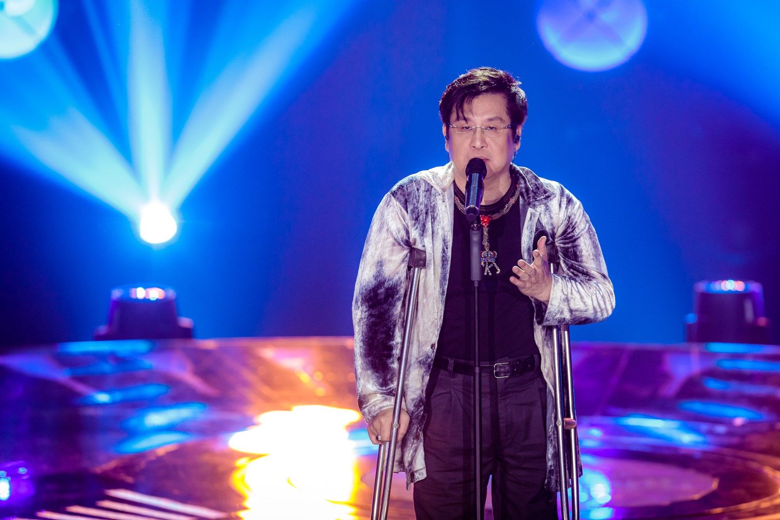 3,李琛是一个让人欣赏,喜欢的歌手,从唱《窗外》开始一直都很认真的