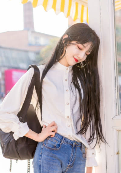 穿上婚纱的艾比,黑,红婚纱你选哪个?网友:唐嫣既视感