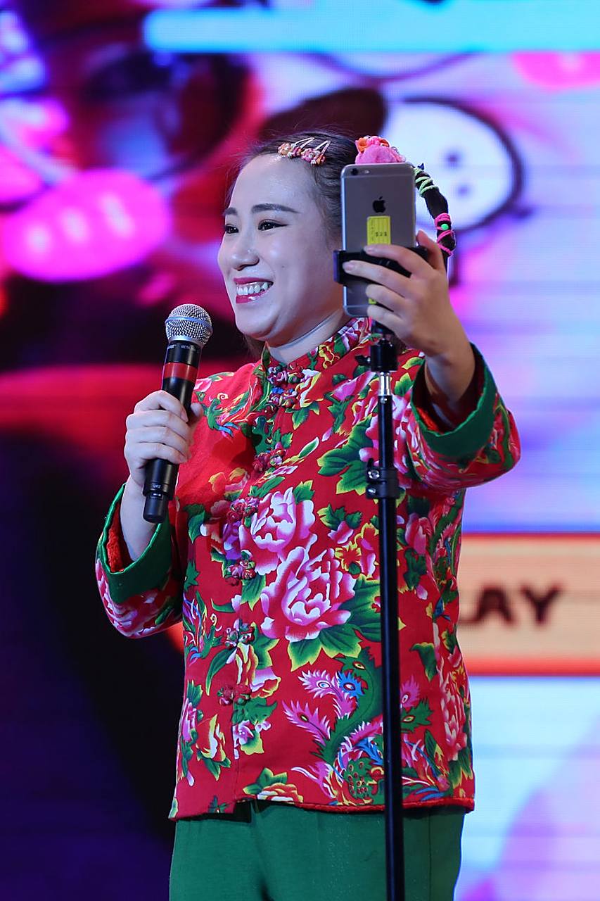 本山快乐营:二丫换造型出场,比香秀刘英都要好看,太美了!