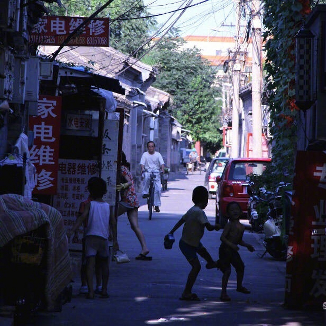 走进北京胡同,仿佛回到了90年代,就连日色也变得缓慢起来