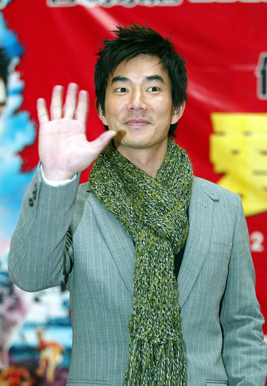 在演唱会的空闲时间,任贤齐亲自来到兵马俑景区,为历史遗迹的壮观和