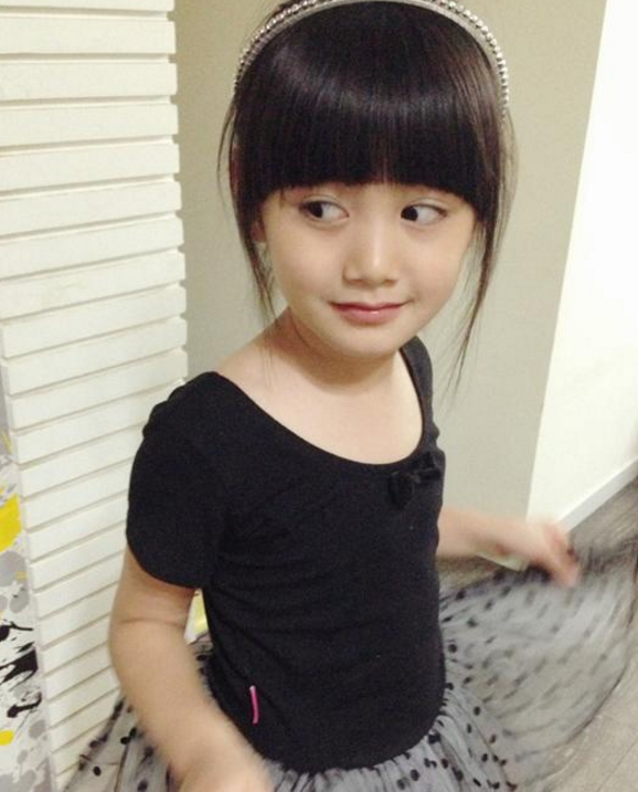 张籽沐:可爱清新的小童星,浅浅一笑,真是一个小美人胚子!