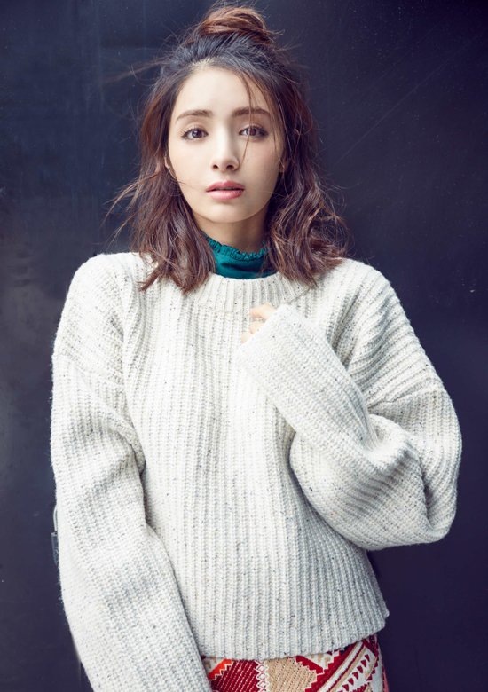 麦迪娜美成仙,早期写真照,一袭裸色透视长裙性感撩人!