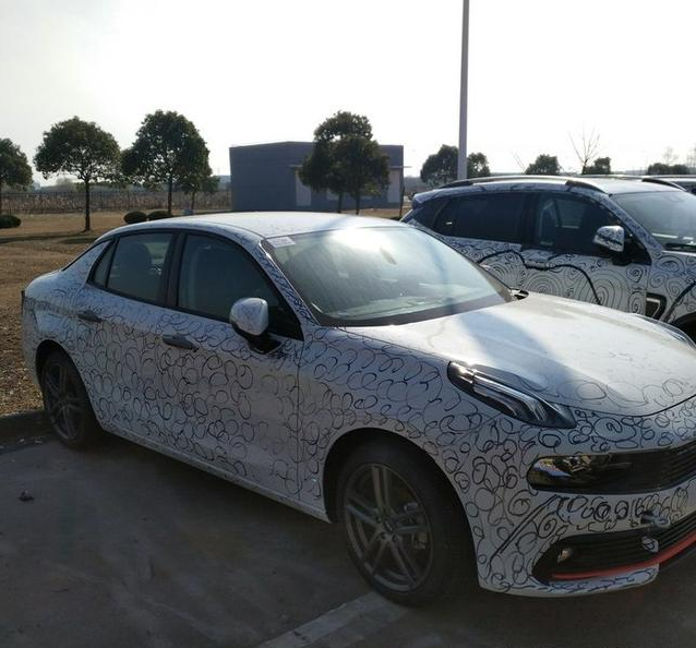 偶遇领克03,侧面看很像保时捷,这颜值售12万,本田思域要歇菜了