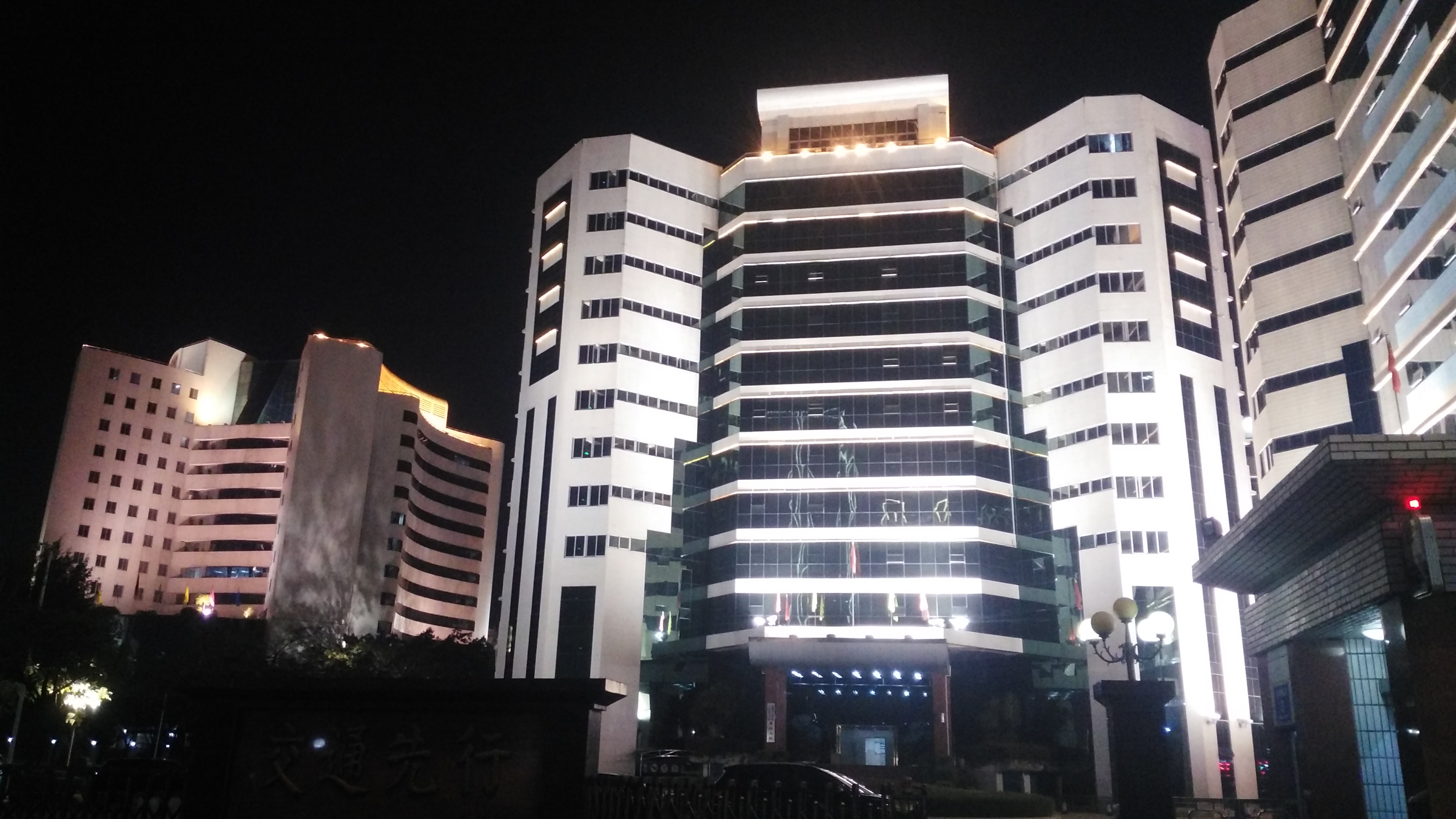 夜晚的深圳龙岗中心城随拍,这些地方你留意过吗?