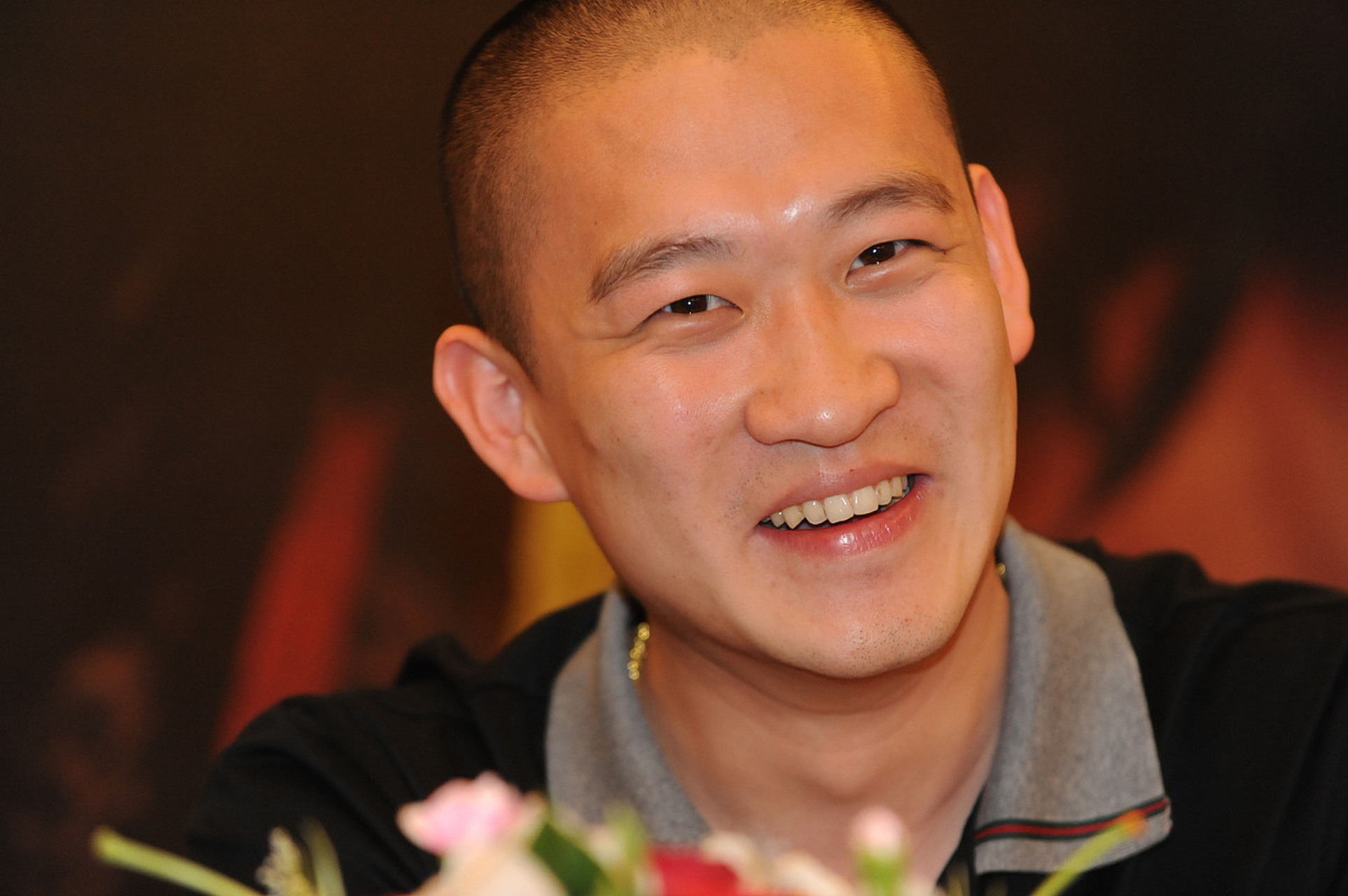 我是不知道脸有多厚派掌门人曹金 刚才有个朋友问我 曹老师发生什么事