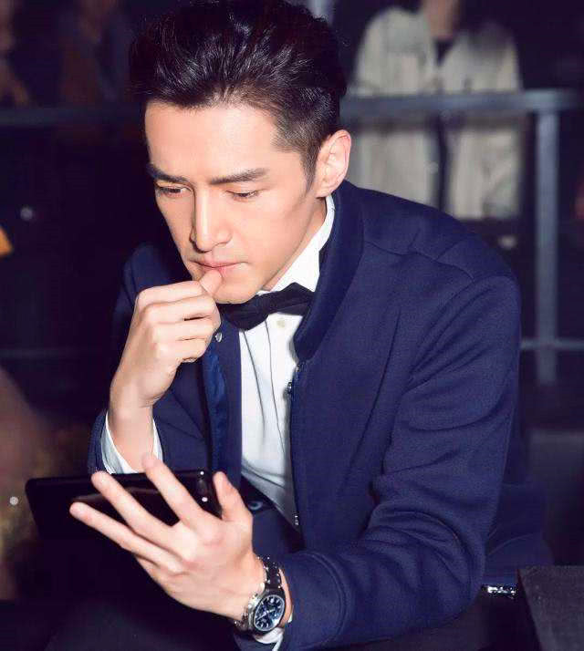 胡歌被曝与小13岁女演员领证,撞脸张天爱,胡歌方:绝无此事