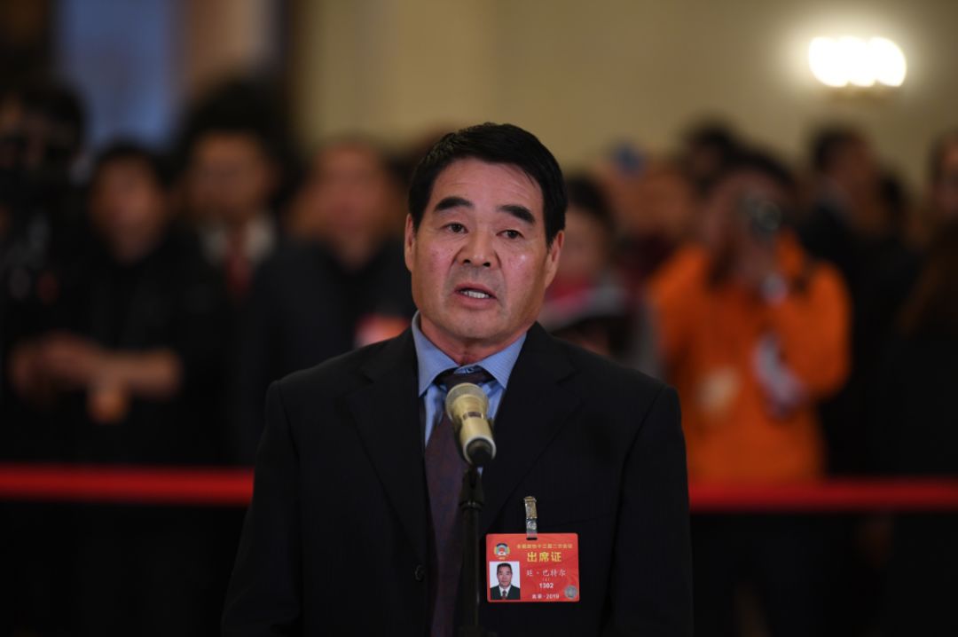 今天,廷·巴特尔在人民大会堂讲述"蹄腿理论"